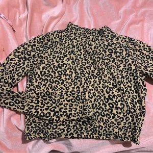 Long sleeve cheetah print shirt sz L